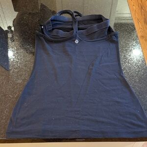 Black women’s Lululemon size 4 workout tank top – great condition!!!